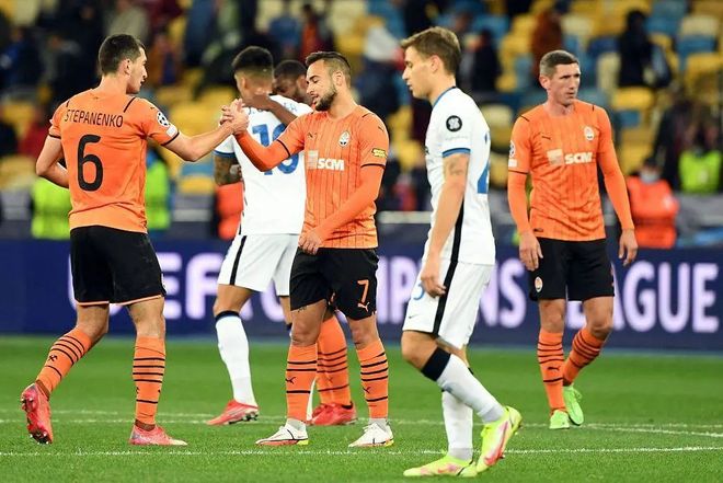 包含刚刚！北京首钢围绕NBA季后赛战术微调今晚葡萄牙体育调整名单以备CBA季后赛，成都蓉城临场应变备战法甲的词条